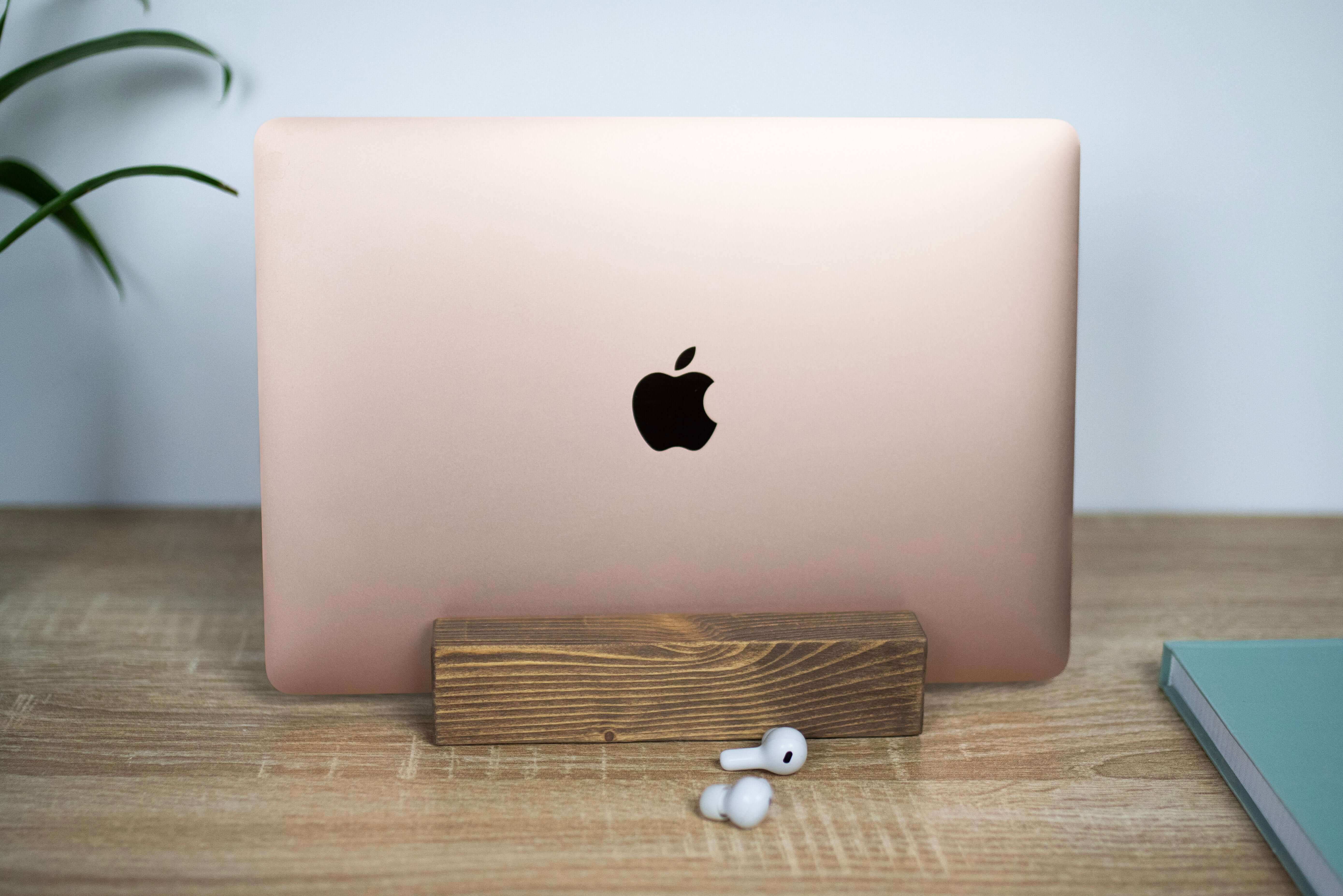 VERTICAL RUSTIC MACBOOK STAND - Chopzwood