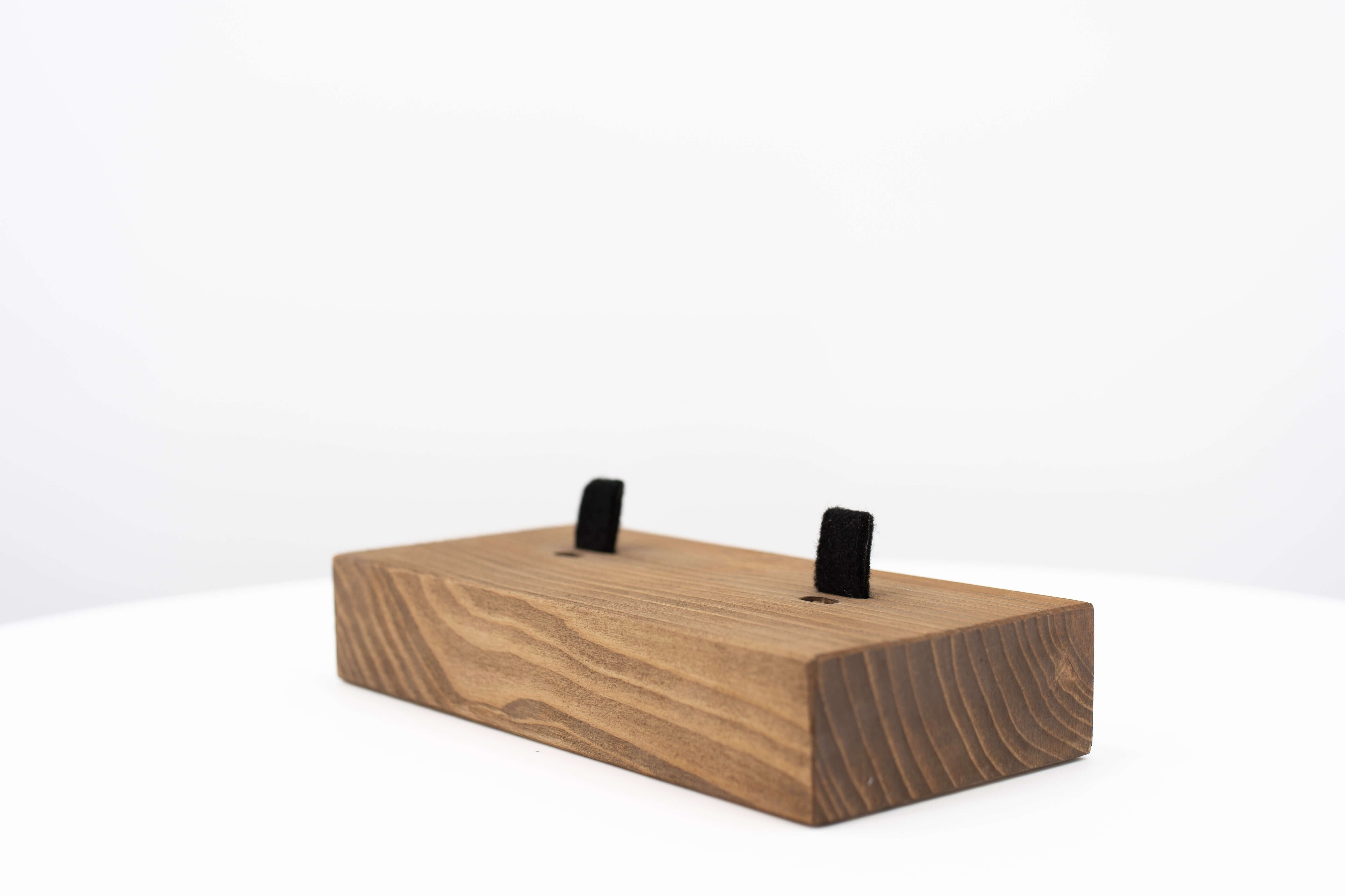 RUSTIC DUAL PHONE CHARGER - Chopzwood