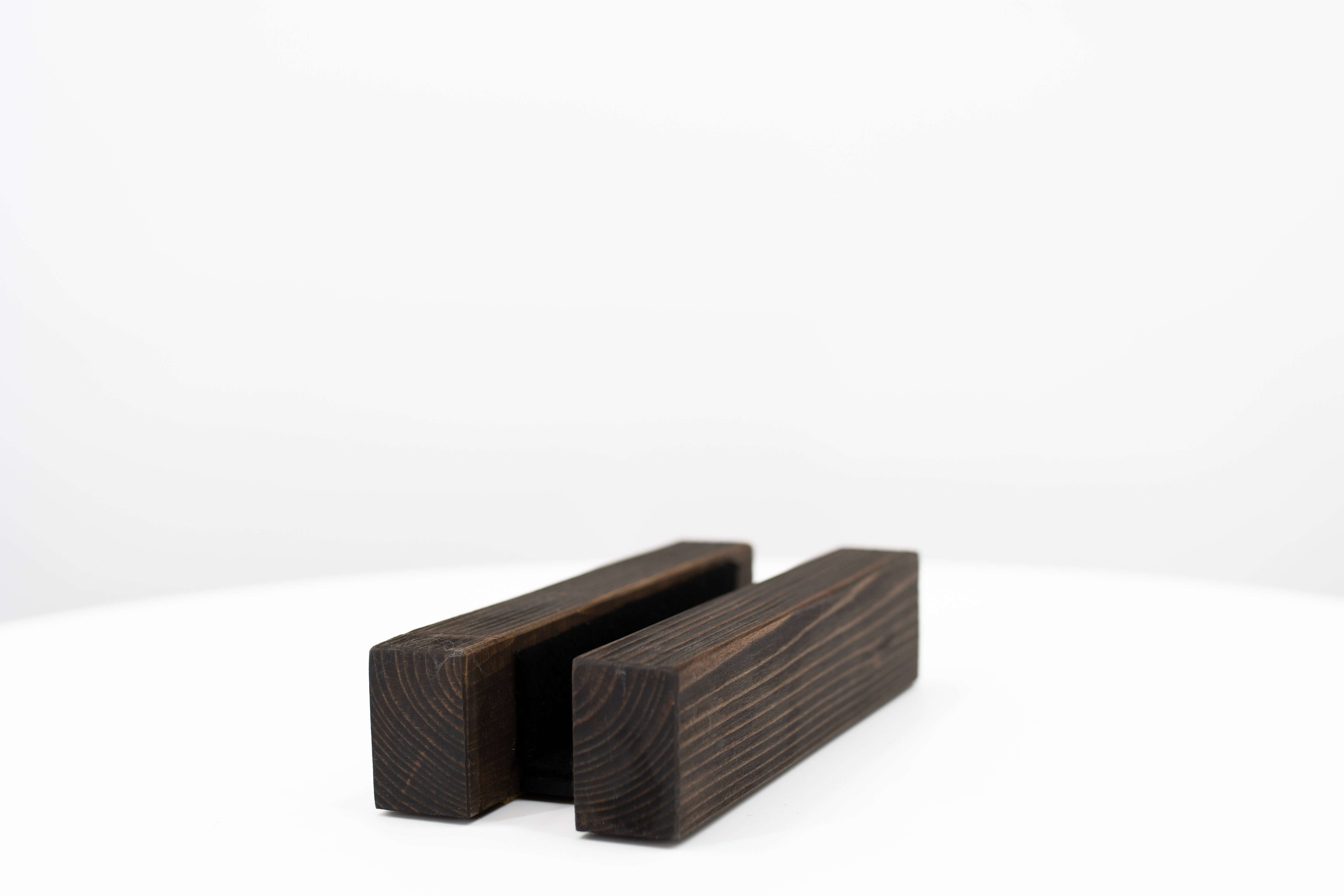 VERTICAL RUSTIC MACBOOK STAND - Chopzwood