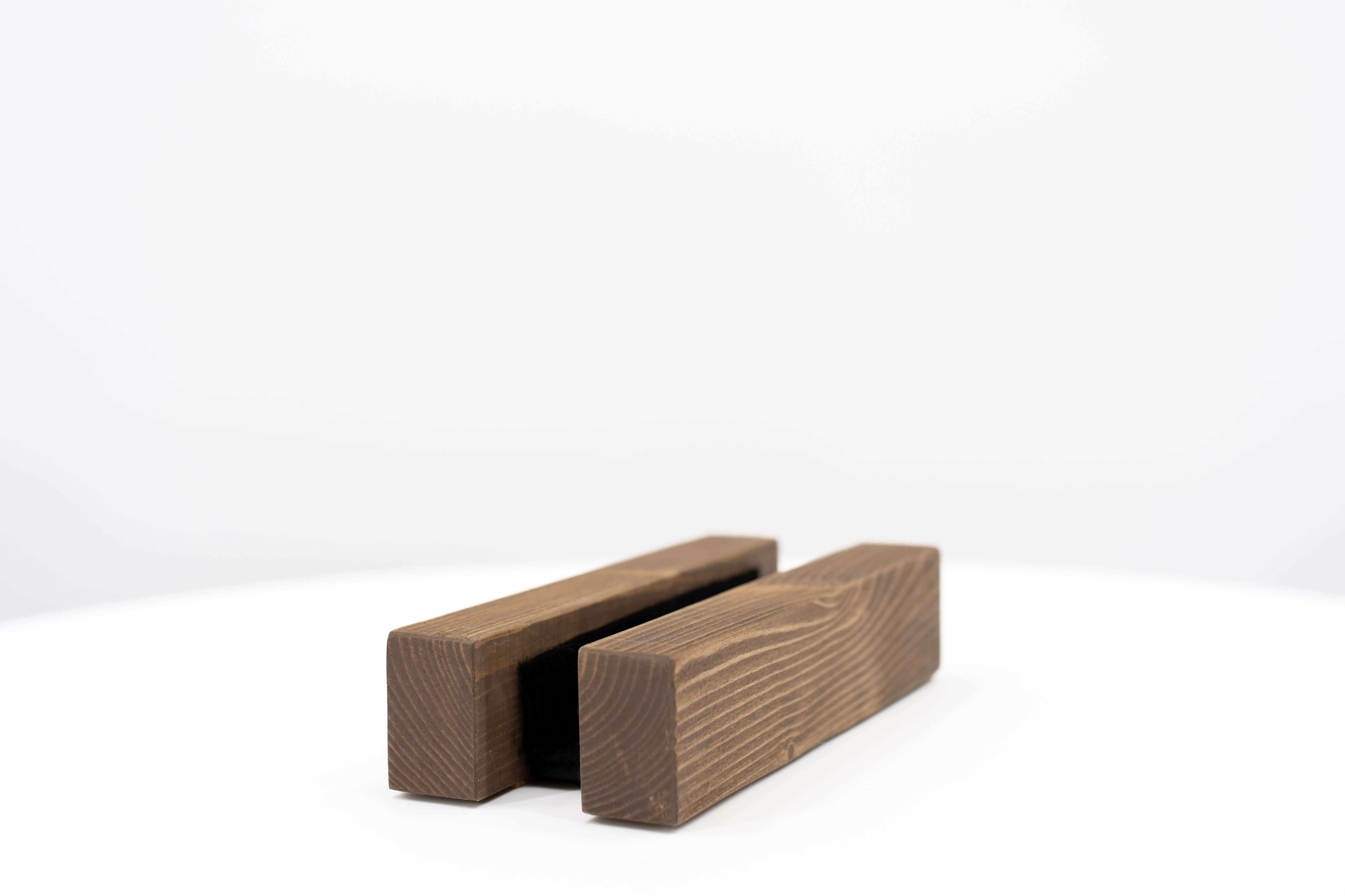 VERTICAL RUSTIC MACBOOK STAND - Chopzwood