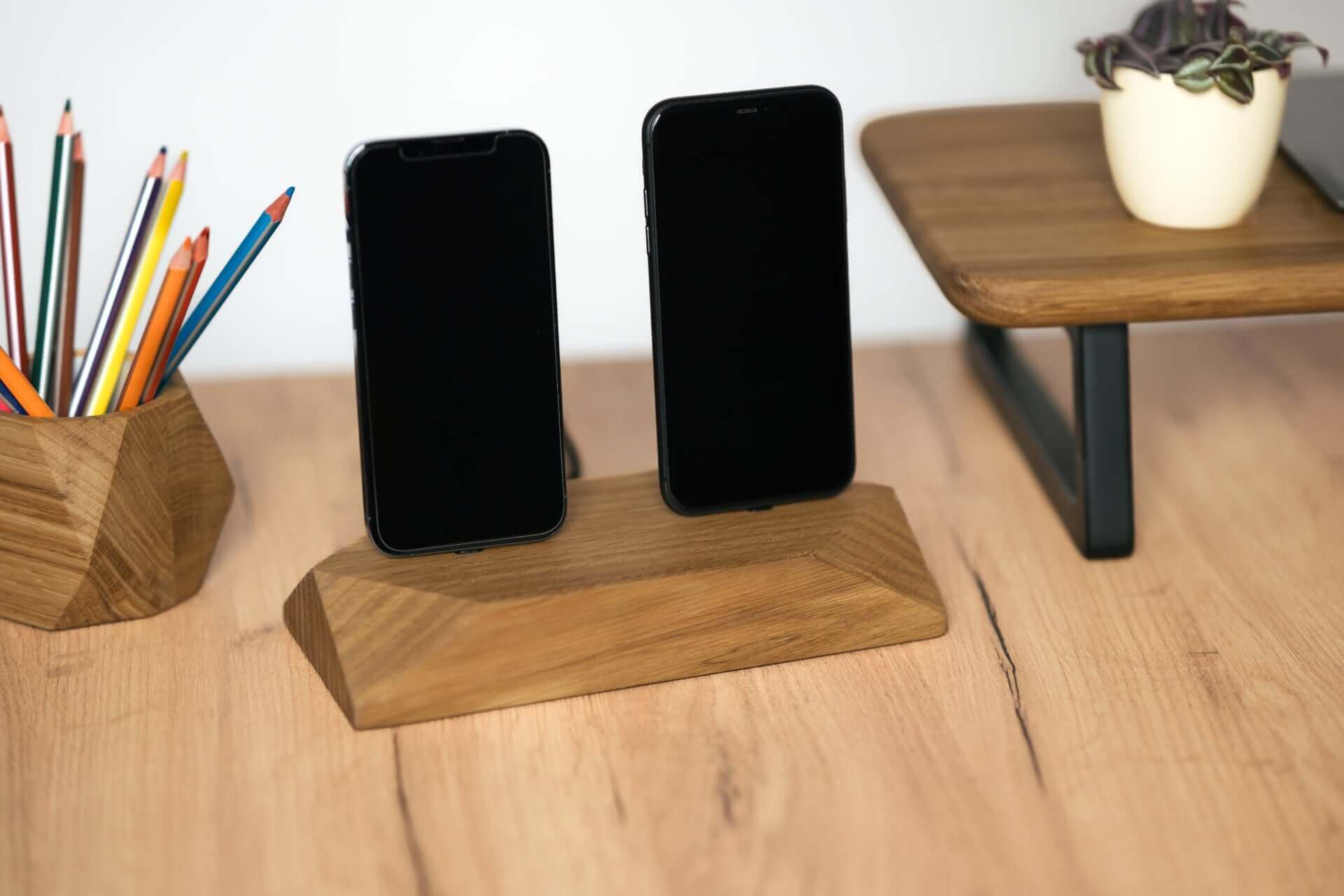 MINIMALISTIC DUAL PHONE CHARGER - Chopzwood