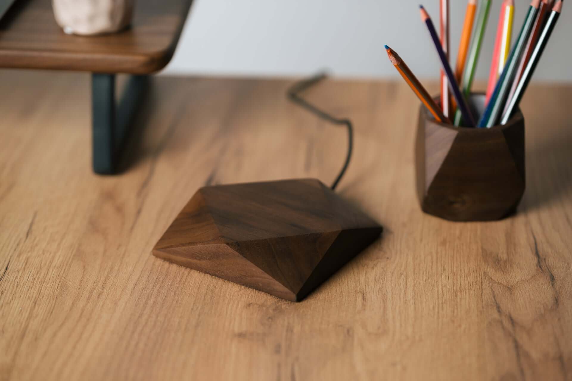 GEOMETRIC WIRELESS CHARGER - Chopzwood